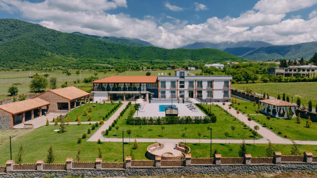 Slide In Gremi Hotel
